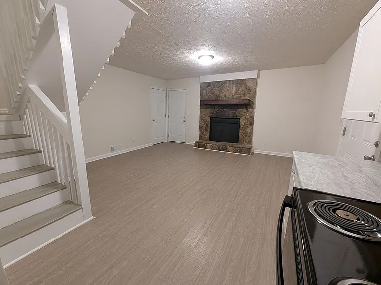 502 Rustwood Dr — Photo 4