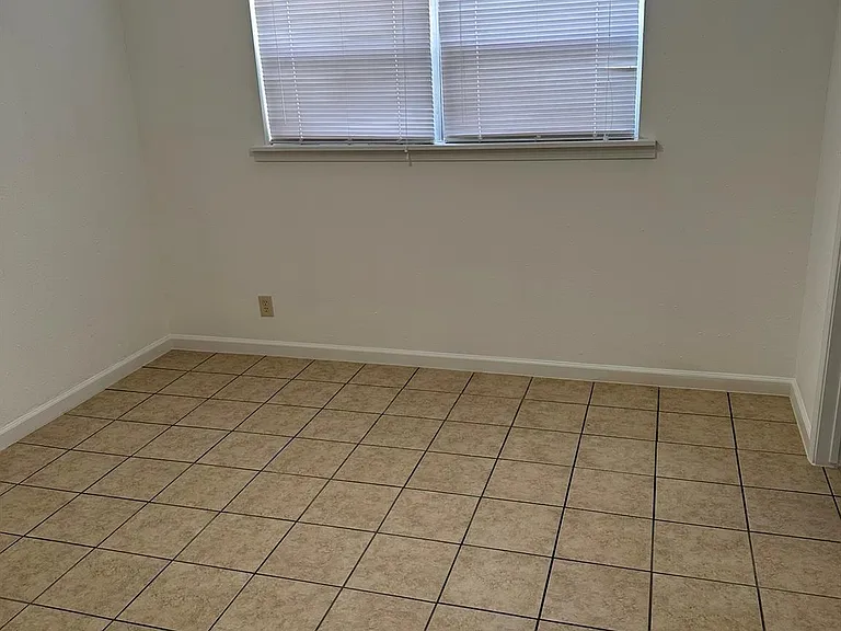 301 Avondale St #4 — Photo 11