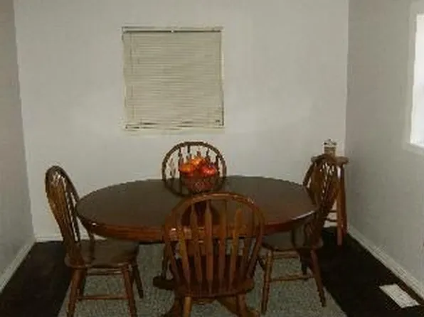 1209 N 8th St, Henryetta, OK 74437