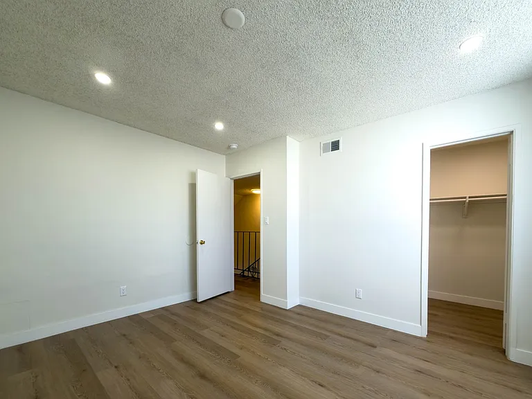 6535 Pickering Ave — Photo 9