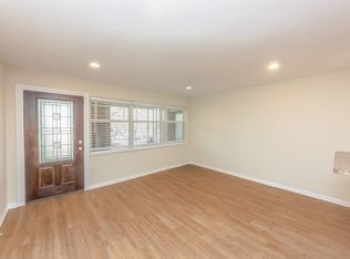 900 S Taylor Ave #906B, Oak Park, IL 60304