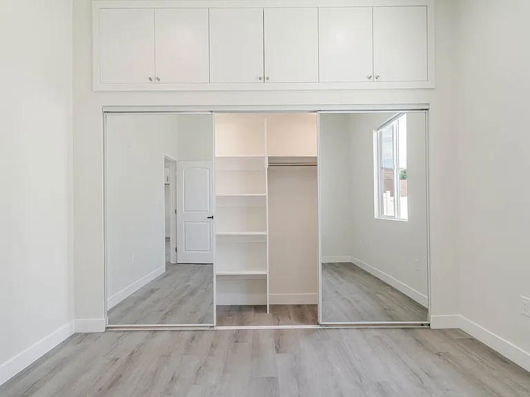 10656 Nassau Ave — Photo 10
