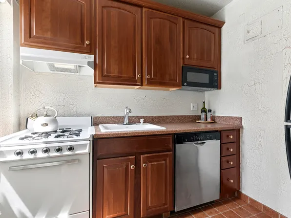 430 East 56th Street image 7 of 9