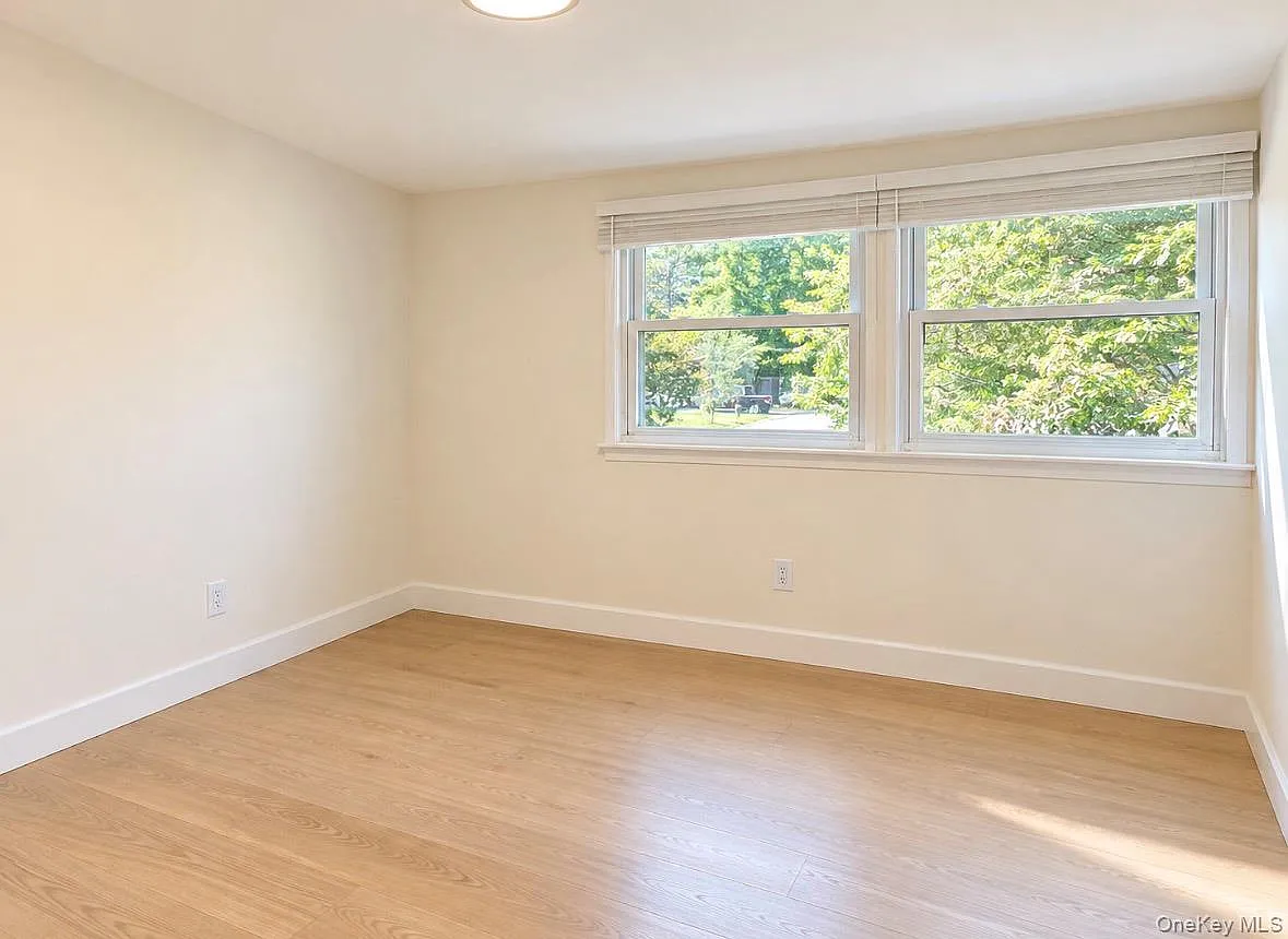 4 bed, 2.5 bath, 1560 sqft, $4,450 — Photo 3