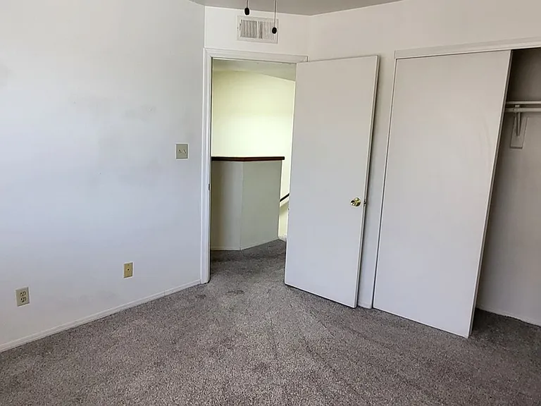 723 W 13th St — Photo 12