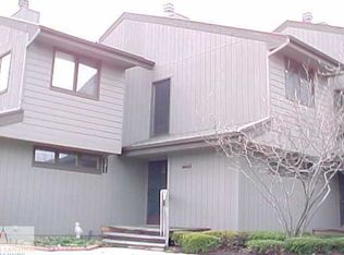 5371 Wild Oak Dr, East Lansing, MI 48823