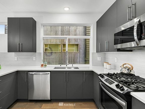 5th image of 5917 California Ave SW Unit 1-C