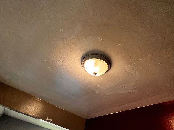 5th image of 128 Clinton Springs Ave #3