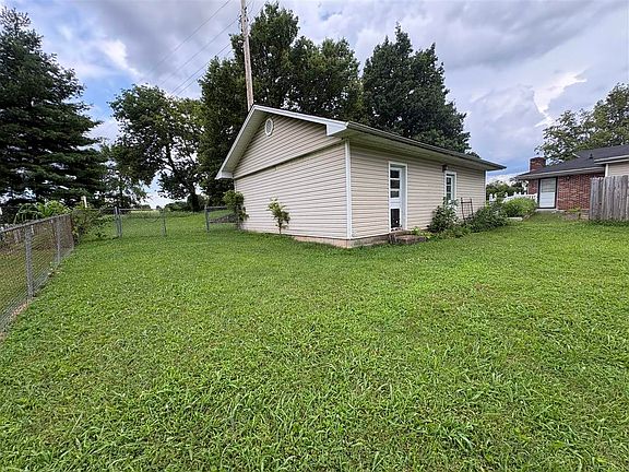 5th image of 642 Willoughby Ln