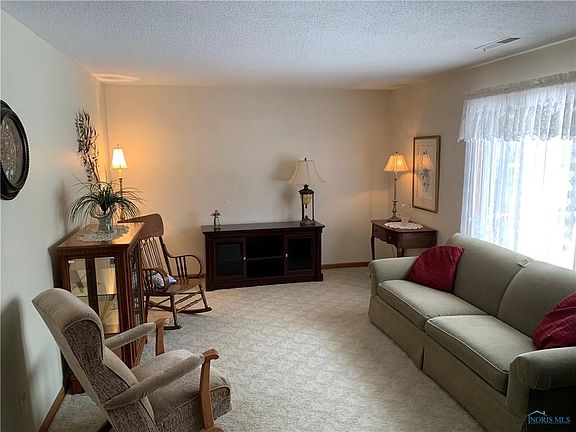 4th image of 332 Lawndale Dr