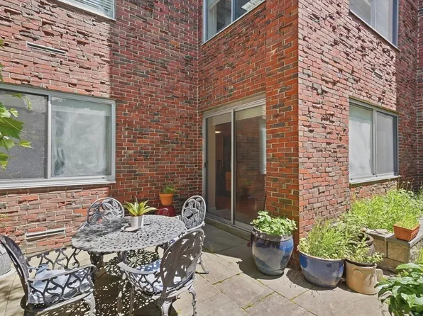 14 Concord Ave APT 102, Cambridge, MA 02138