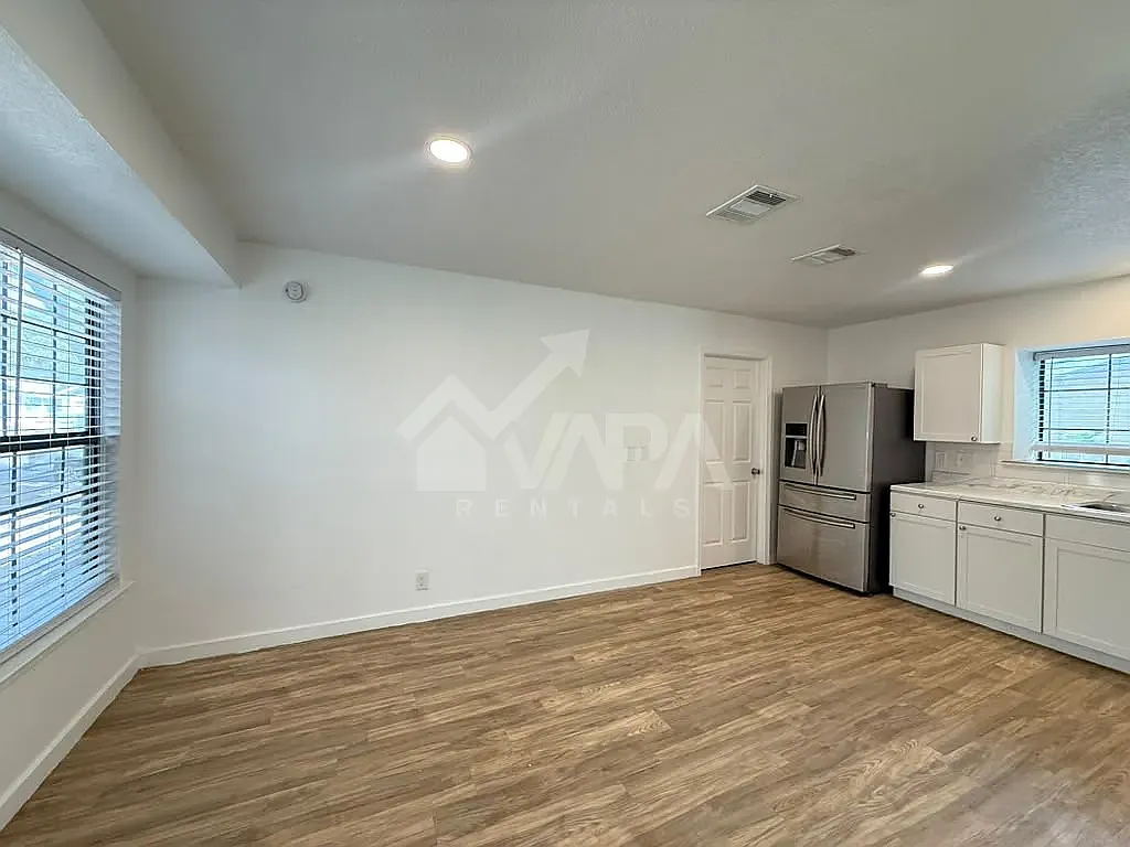 3 bed, 1511 sqft, $2,000 — Photo 4