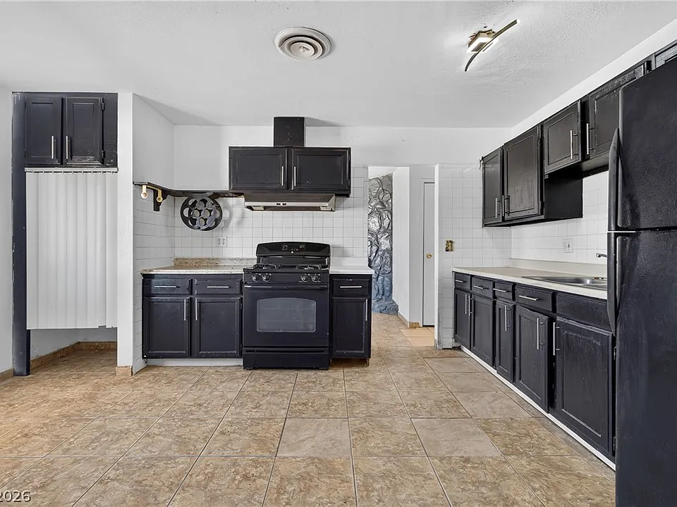 3421 Lillis Cir