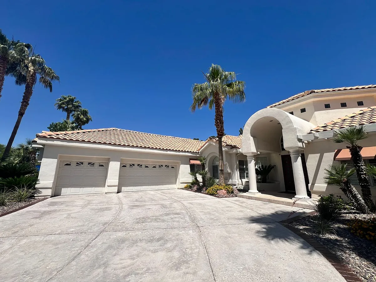 Building Photo - 7408 Silver Palm Ave