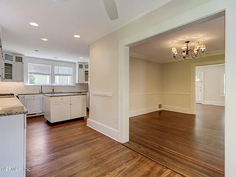 3684 Pine St — Photo 15