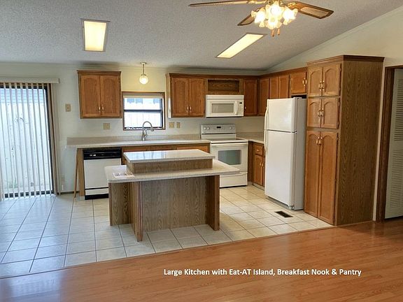 2nd image of 585 W Conestoga Cir