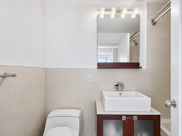 302 2nd St #9K — Photo 7