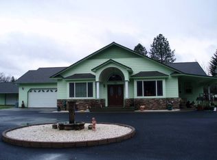 335 Barker Dr, Merlin, OR 97532