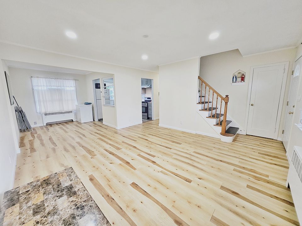 1st image of 337 Haussner Pl
