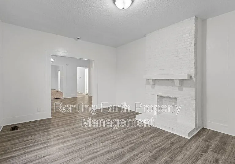 4732 Court S — Photo 7