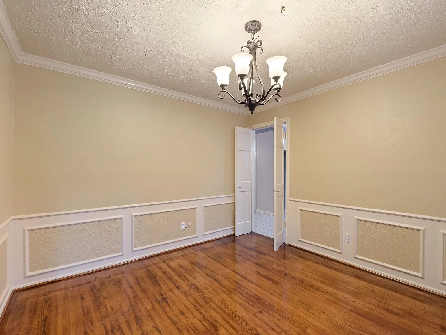 4 bed, 3.5 bath, 2479 sqft, $2,700 — Photo 3
