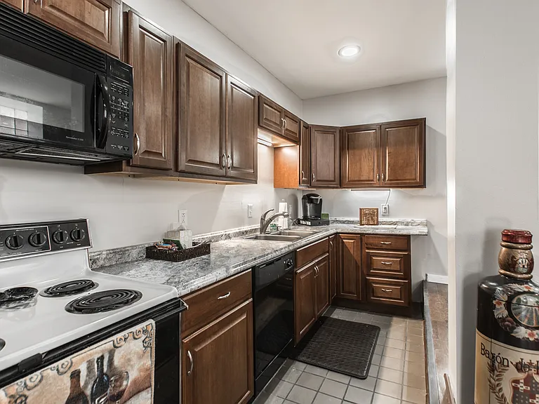 3821 Baltimore Ave — Photo 11
