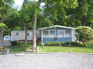 174 Harbor Dr, Reedville, VA 22539