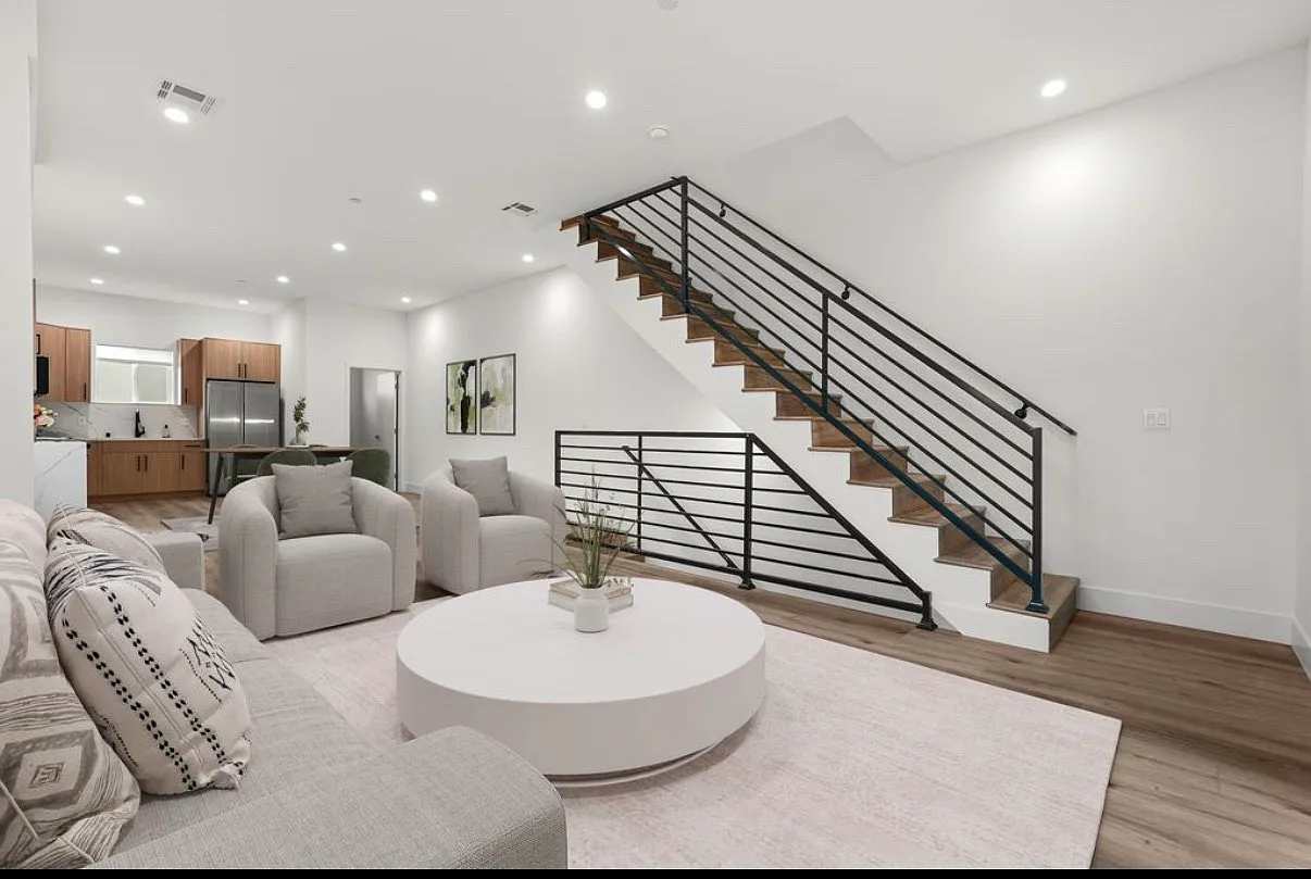 4 bed, 3.5 bath, 1888 sqft, $4,999 — Photo 2