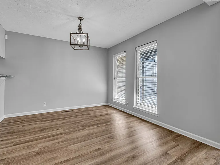 326 Nesbitt Ln — Photo 7