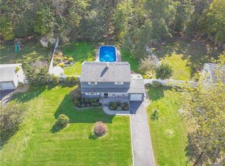 36 Grady Ln, Coram, NY 11727