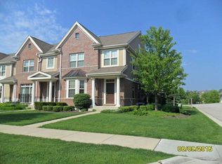 2484 Waterbury Ln, Buffalo Grove, IL 60089