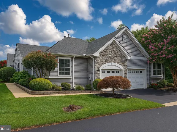 221 Meadowlark Dr, Hamilton, NJ 08690