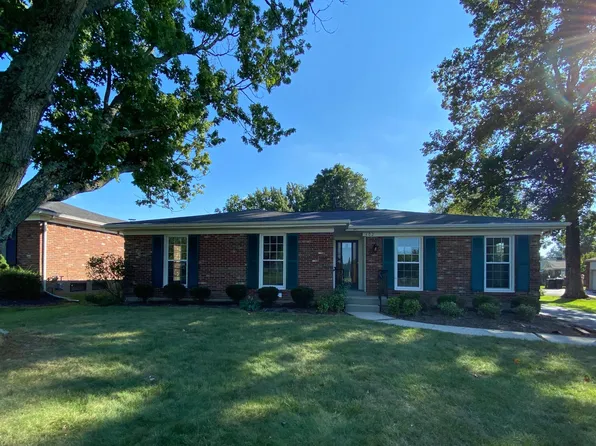 402 Gatehouse Ln, Douglass Hills, KY 40243