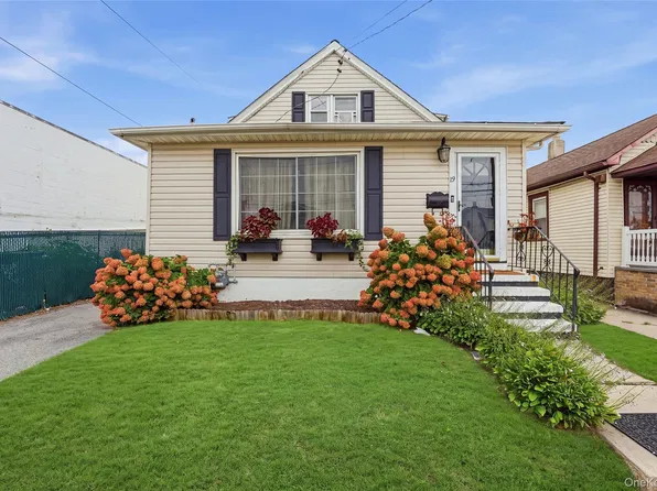 19 Catherine Avenue, Franklin Square, NY 11010