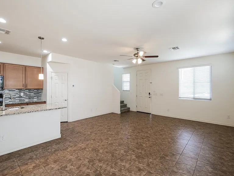 3815 S 58th Ln — Photo 7