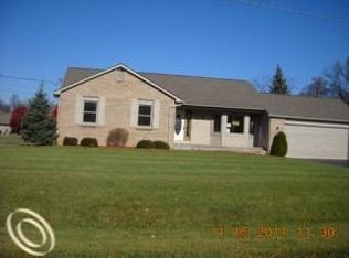 1651 Kingsway Dr, Highland, MI