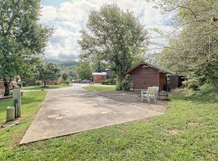 54 Falls View Dr, Dillard, GA 30537