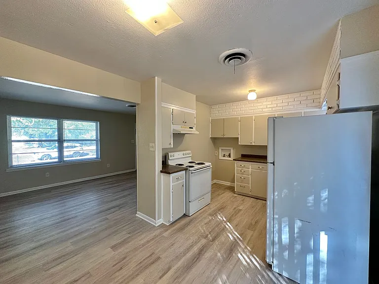 707 W Lincoln Ave — Photo 7