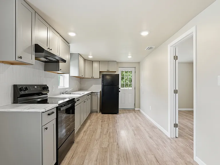 1025 Elliott Ave — Photo 22