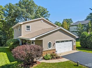 21436 W Sylvan Dr S, Mundelein, IL 60060