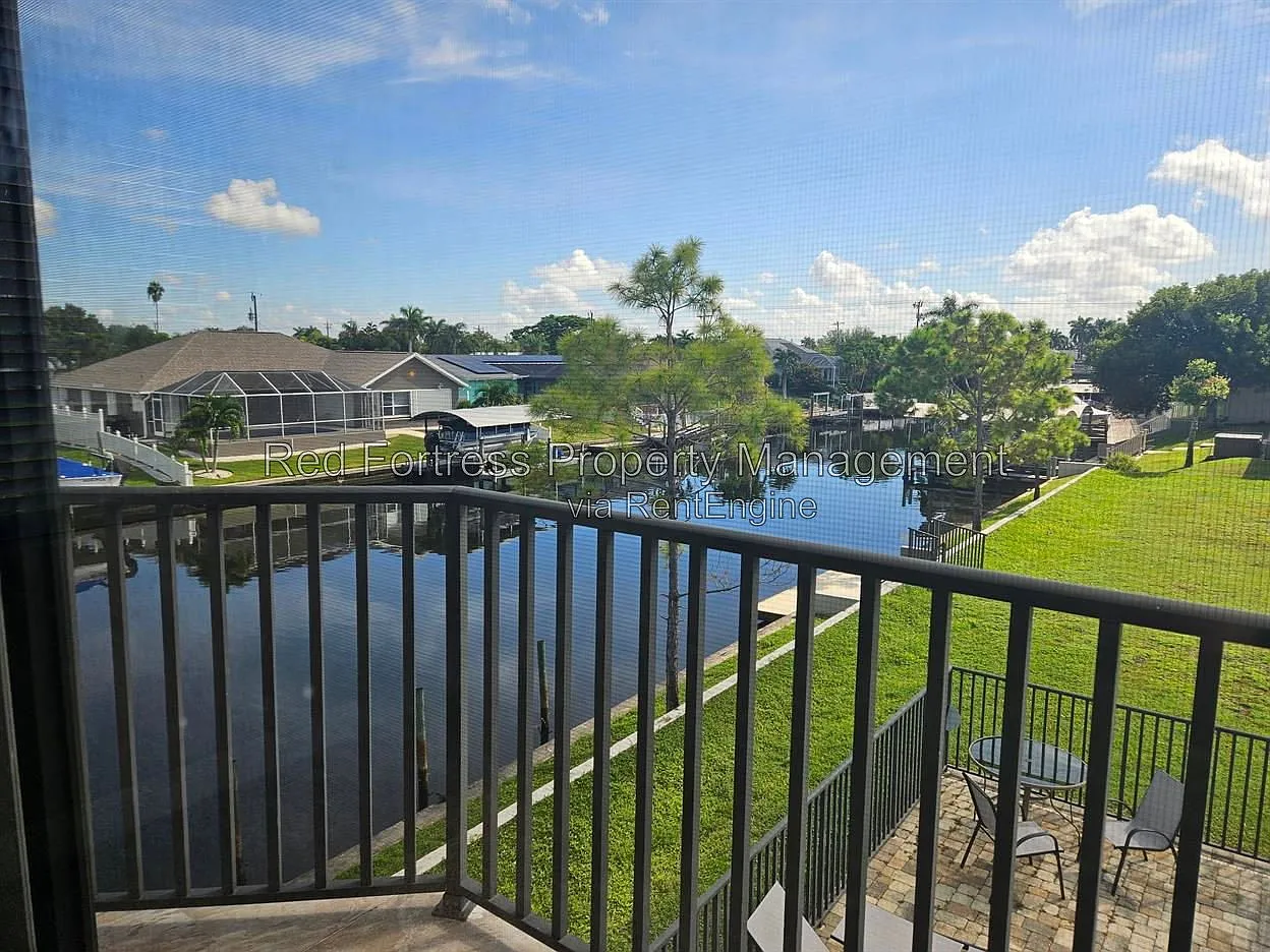 3 bed, 2.5 bath, 1872 sqft, $2,100 — Photo 3