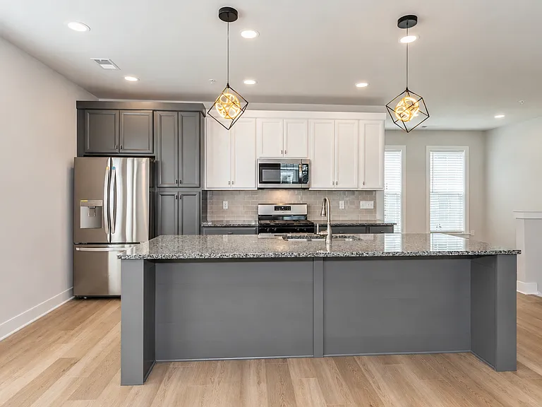 701 Halcyon Ln — Photo 8
