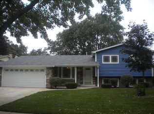 130 Hilltop Dr, Schaumburg, IL 60193