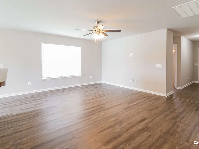 143 Tyger St — Photo 6