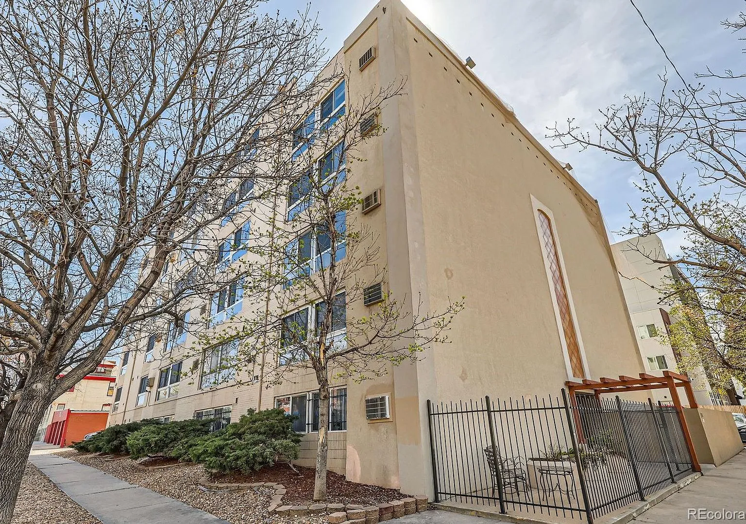 2 bd/1.5 ba unit in CapHill — Photo 1