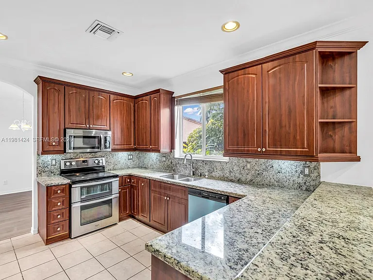 1663 E Harmony Lake Cir — Photo 15