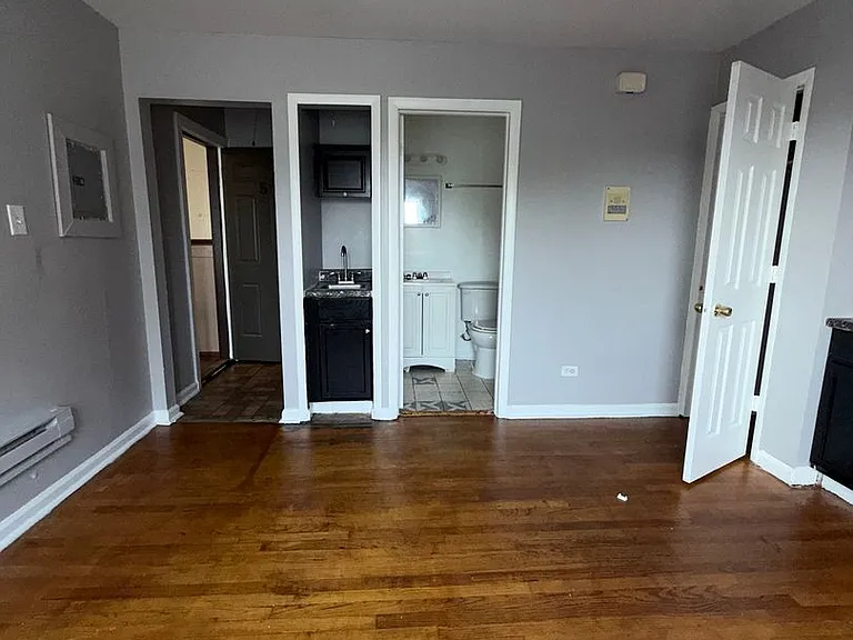 7201 S Western Ave — Photo 3