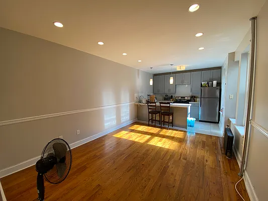 Rented by Mdays Realty | media 10