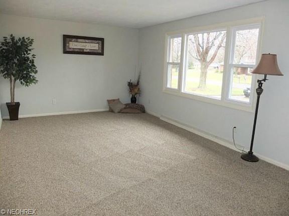 3rd image of 5305 Oakridge Dr NE