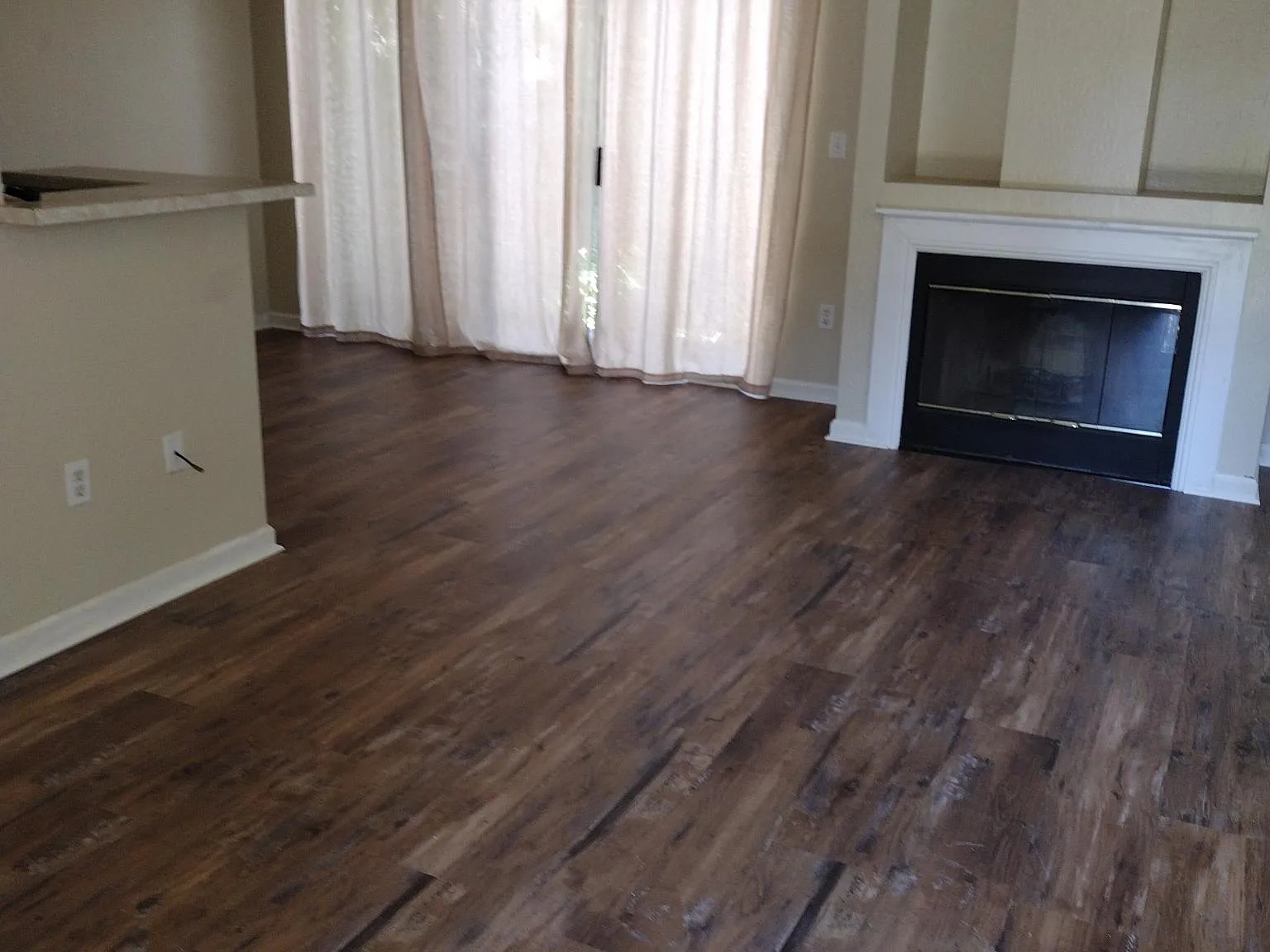 3 bed, 1126 sqft, $4,745 — Photo 4